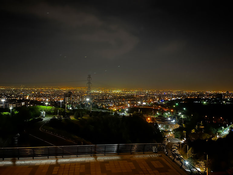 عکس برج میلاد در شب